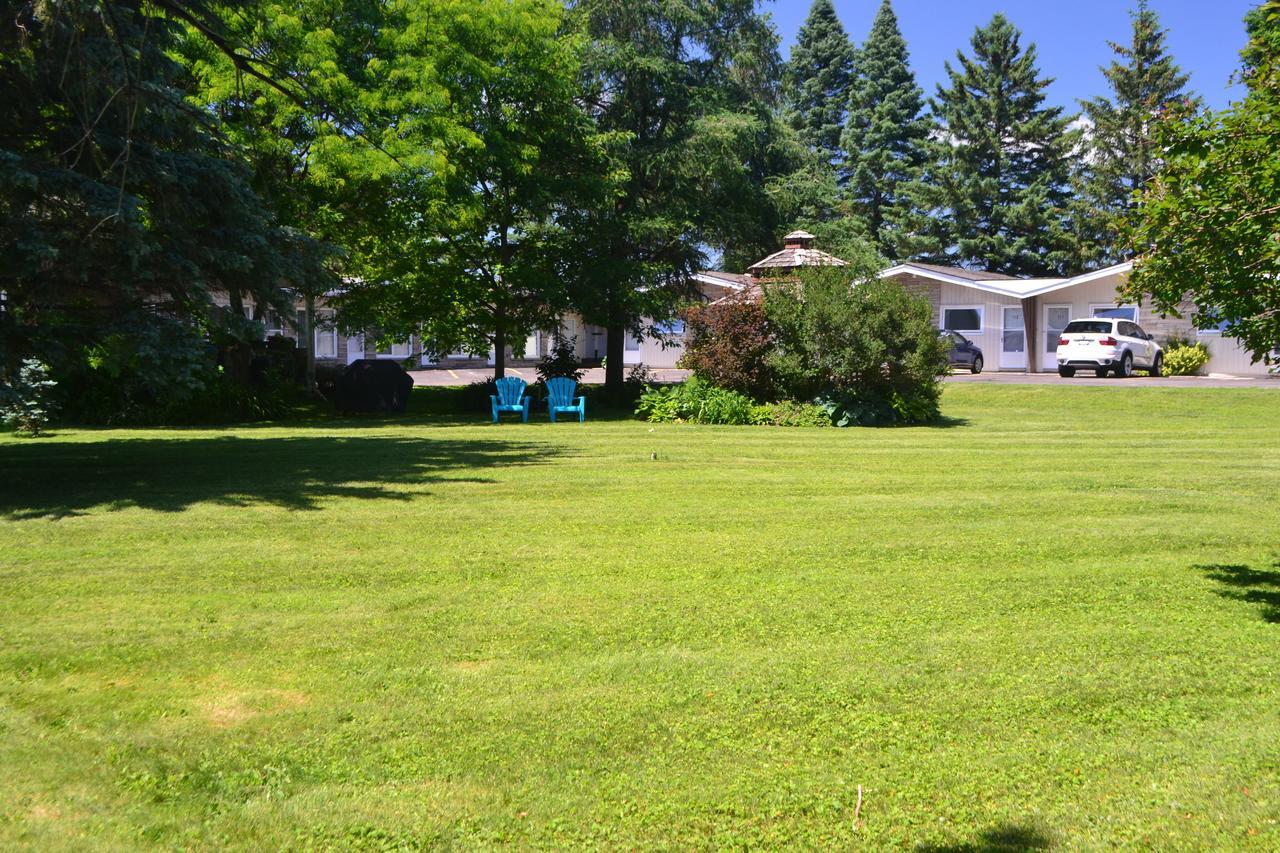 Stratford Suburban Motel Luaran gambar